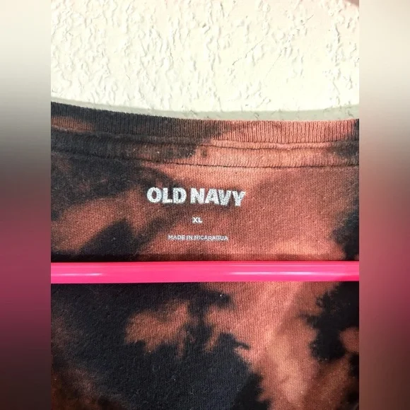 ✨SOLD✨ BLEACH Dyed/Golds Gym Tee - Picture 3 of 10